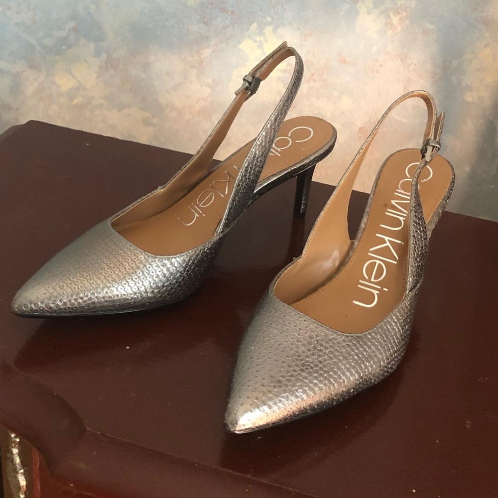 CK - Comfy Classic Silver Heels • 8 W